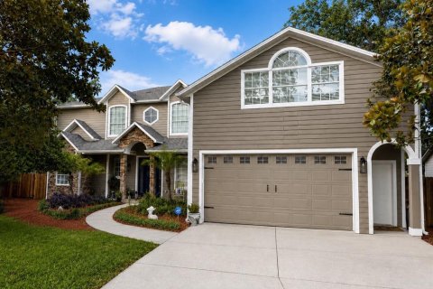 House in Apopka, Florida 4 bedrooms, 342.72 sq.m. № 2198269