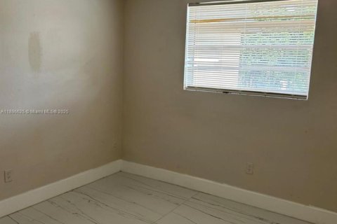Condo in Miami, Florida, 2 bedrooms  № 1944263 - photo 4