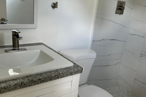 Condo in Miami, Florida, 2 bedrooms  № 1944263 - photo 9