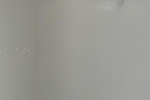 Condo in Miami, Florida, 2 bedrooms  № 1944263 - photo 19