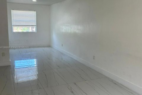 Condo in Miami, Florida, 2 bedrooms  № 1944263 - photo 21