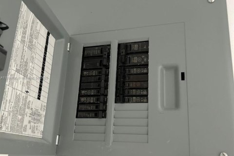 Condo in Miami, Florida, 2 bedrooms  № 1944263 - photo 15