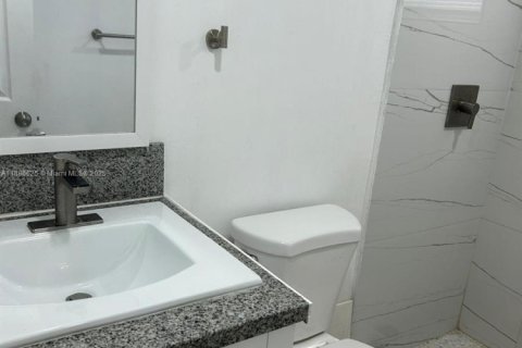 Condo in Miami, Florida, 2 bedrooms  № 1944263 - photo 6
