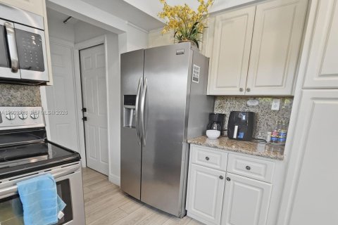 Villa ou maison à louer à Lighthouse Point, Floride: 4 chambres № 2073334 - photo 8
