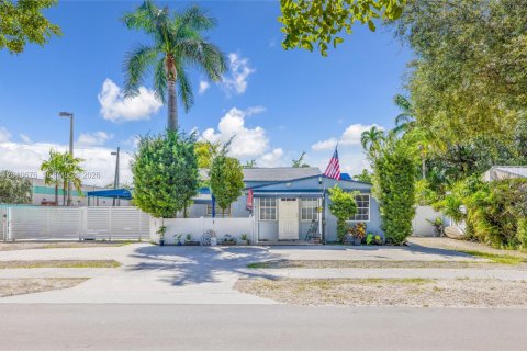 Commercial property in Hollywood, Florida 261.24 sq.m. № 2091027 - photo 2