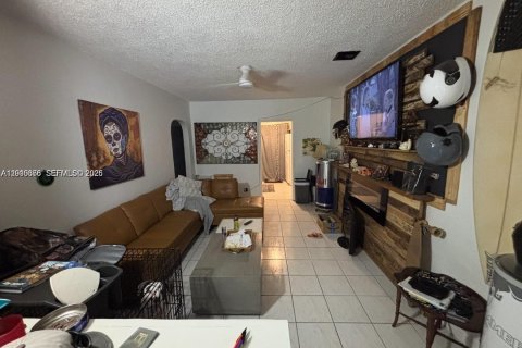 Commercial property in Hollywood, Florida 261.24 sq.m. № 2091027 - photo 9