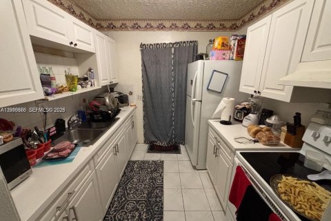 Commercial property in Hollywood, Florida 261.24 sq.m. № 2091027 - photo 11