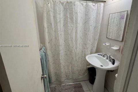 Commercial property in Hollywood, Florida 261.24 sq.m. № 2091027 - photo 17