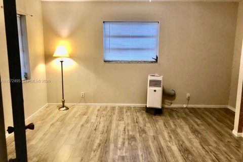 House in Dania Beach, Florida 3 bedrooms, 149.11 sq.m. № 2042926 - photo 3