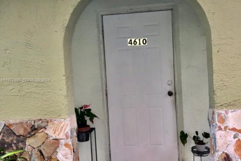 House in Dania Beach, Florida 3 bedrooms, 149.11 sq.m. № 2042926 - photo 9