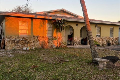 House in Dania Beach, Florida 3 bedrooms, 149.11 sq.m. № 2042926 - photo 18