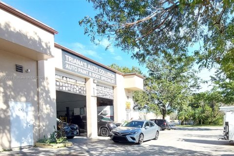 Commercial property in Davie, Florida № 1861494 - photo 1
