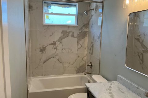 Villa ou maison à vendre à Deltona, Floride: 4 chambres, 204.38 m2 № 2105869 - photo 17