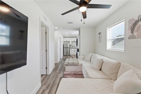 Apartamento en alquiler en Saint Petersburg, Florida, 2 dormitorios, 66.98 m2 № 2145583 - foto 4
