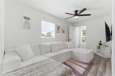 Apartamento en alquiler en Saint Petersburg, Florida, 2 dormitorios, 66.98 m2 № 2145583 - foto 5