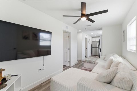 Apartamento en alquiler en Saint Petersburg, Florida, 2 dormitorios, 66.98 m2 № 2145583 - foto 3