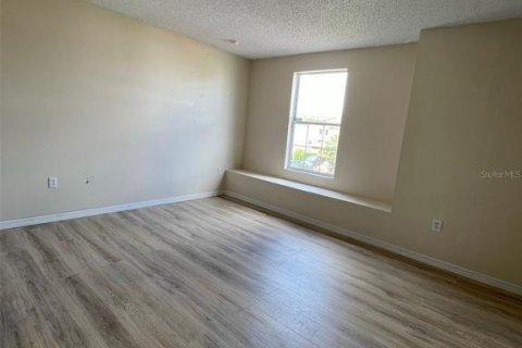 Villa ou maison à louer à Kissimmee, Floride: 4 chambres, 200.85 m2 № 2358189 - photo 15