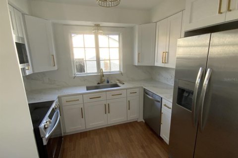 Commercial property in Orlando, Florida 234.86 sq.m. № 2092905 - photo 3
