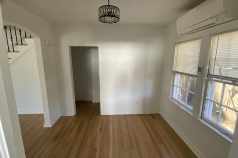 Commercial property in Orlando, Florida 234.86 sq.m. № 2092905 - photo 4