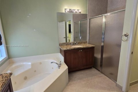 House in Boynton Beach, Florida 3 bedrooms, 198.9 sq.m. № 1864897 - photo 13