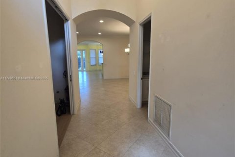House in Boynton Beach, Florida 3 bedrooms, 198.9 sq.m. № 1864897 - photo 3