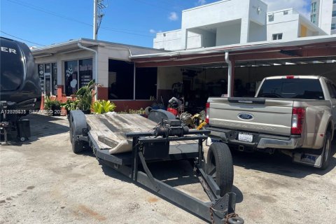 Commercial property in Miami, Florida № 2089452 - photo 4