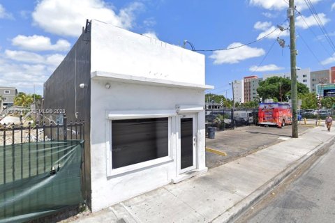 Commercial property in Miami, Florida № 2089452
