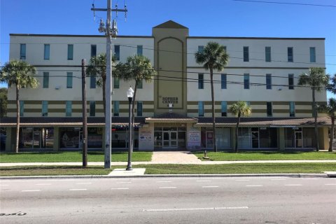 Propiedad comercial en venta en Lauderdale Lakes, Florida № 2158509 - foto 2