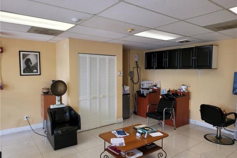 Propiedad comercial en venta en Lauderdale Lakes, Florida № 2158509 - foto 5
