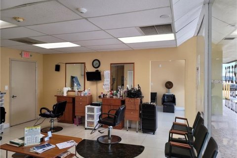 Propiedad comercial en venta en Lauderdale Lakes, Florida № 2158509 - foto 7