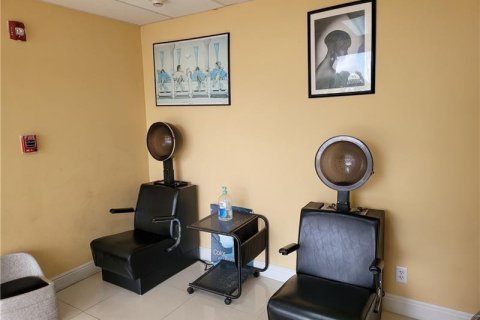 Propiedad comercial en venta en Lauderdale Lakes, Florida № 2158509 - foto 3