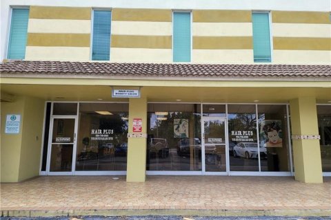Propiedad comercial en Lauderdale Lakes, Florida № 2158509