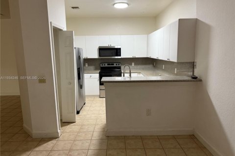 Townhouse in Wellington, Florida 3 bedrooms, 141.58 sq.m. № 1997916 - photo 10