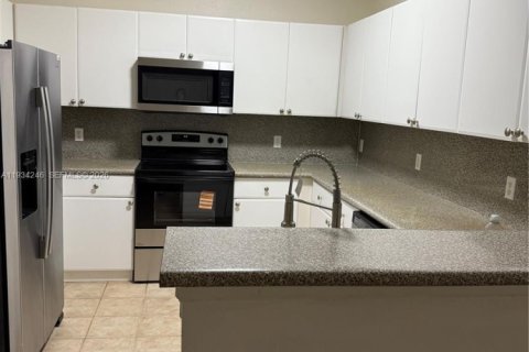 Townhouse in Wellington, Florida 3 bedrooms, 141.58 sq.m. № 1997916 - photo 11