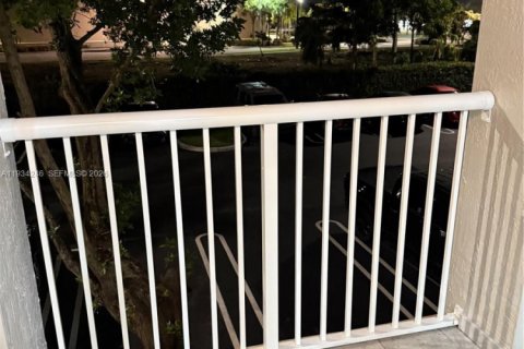 Townhouse in Wellington, Florida 3 bedrooms, 141.58 sq.m. № 1997916 - photo 12