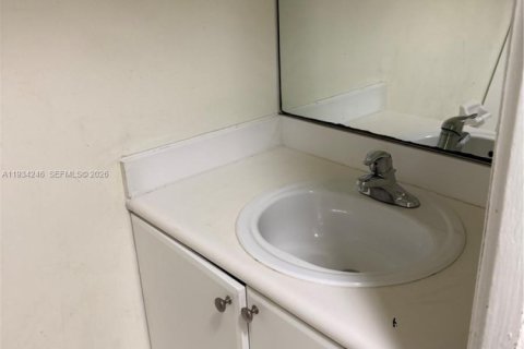 Townhouse in Wellington, Florida 3 bedrooms, 141.58 sq.m. № 1997916 - photo 13