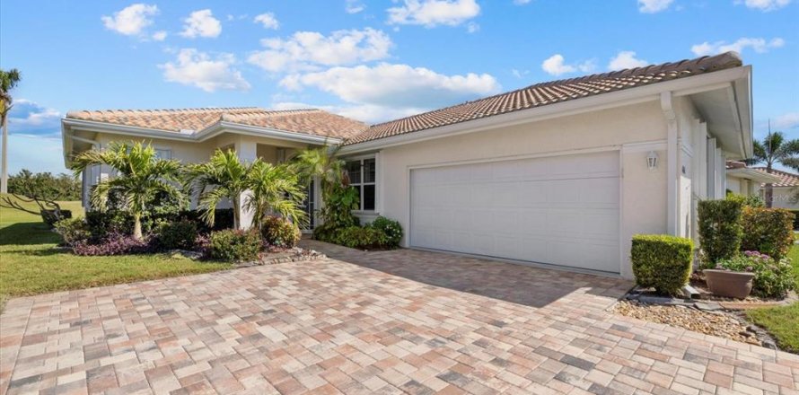 House in Englewood, Florida 3 bedrooms, 199.65 sq.m. № 1515784