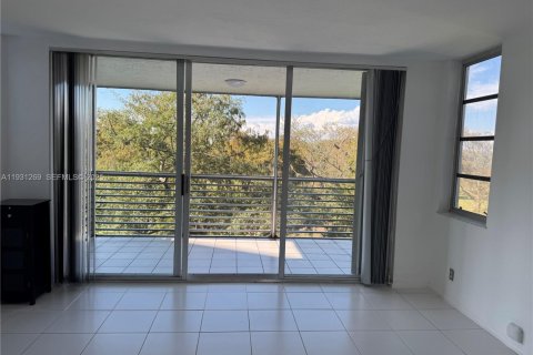 Condo in Pompano Beach, Florida, 3 bedrooms № 1989854 - photo 7