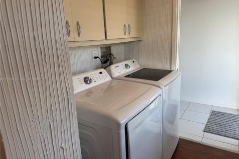 Condo in Pompano Beach, Florida, 3 bedrooms № 1989854 - photo 4