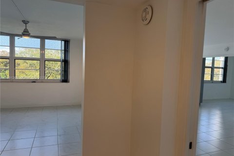 Condo in Pompano Beach, Florida, 3 bedrooms № 1989854 - photo 14