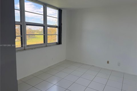 Condo in Pompano Beach, Florida, 3 bedrooms № 1989854 - photo 22