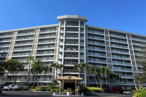 Condo in Pompano Beach, Florida, 3 bedrooms № 1989854 - photo 29