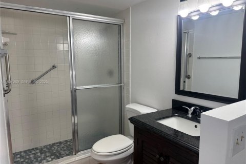 Condo in Pompano Beach, Florida, 3 bedrooms № 1989854 - photo 25