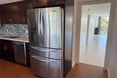 Condo in Pompano Beach, Florida, 3 bedrooms № 1989854 - photo 3