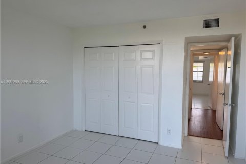 Condo in Pompano Beach, Florida, 3 bedrooms № 1989854 - photo 23