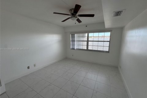 Condo in Pompano Beach, Florida, 3 bedrooms № 1989854 - photo 26