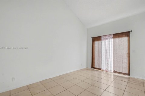 Townhouse in Lauderhill, Florida 2 bedrooms, 78.87 sq.m. № 2003156 - photo 4