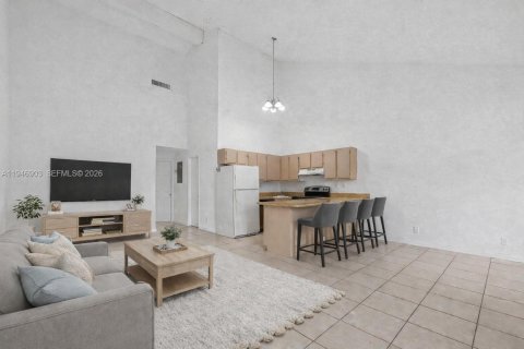 Townhouse in Lauderhill, Florida 2 bedrooms, 78.87 sq.m. № 2003156