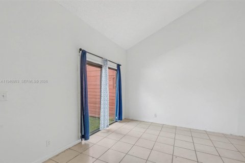 Townhouse in Lauderhill, Florida 2 bedrooms, 78.87 sq.m. № 2003156 - photo 17