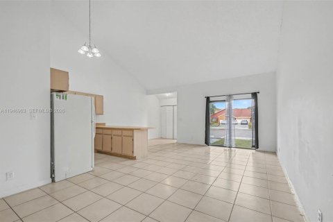 Townhouse in Lauderhill, Florida 2 bedrooms, 78.87 sq.m. № 2003156 - photo 13